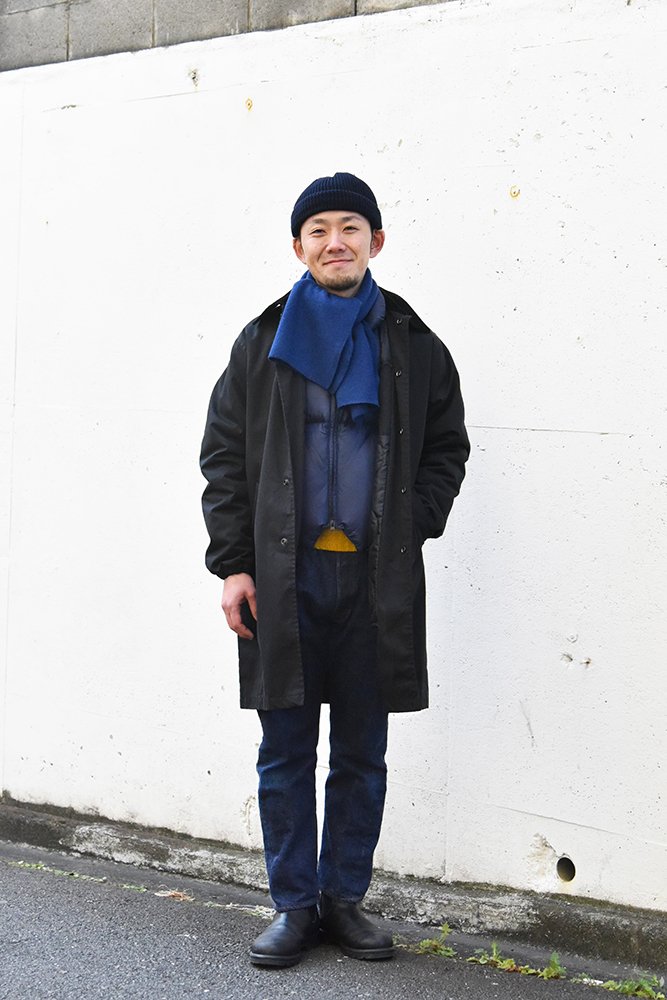 コート / NECESSARY or UNNECESSARY、ダウンベスト / Crescent Down Works、 ニット / Harley of Scotland、中に着たサーマル / Champion、パンツ / RESOLUTE、シューズ / Blundstone、マフラー / Johnstons、ニットキャップ / SUBLiME