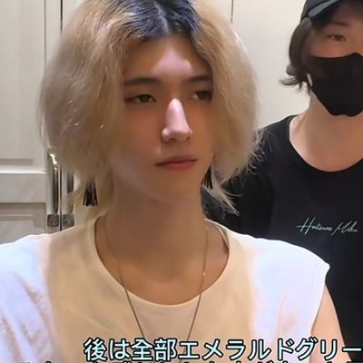 ブリーチ1回でどこまでいける？ターコイズブルー×紫の<推しカラー>にイメチェン希望の男性　やってみたら大成功すぎた…