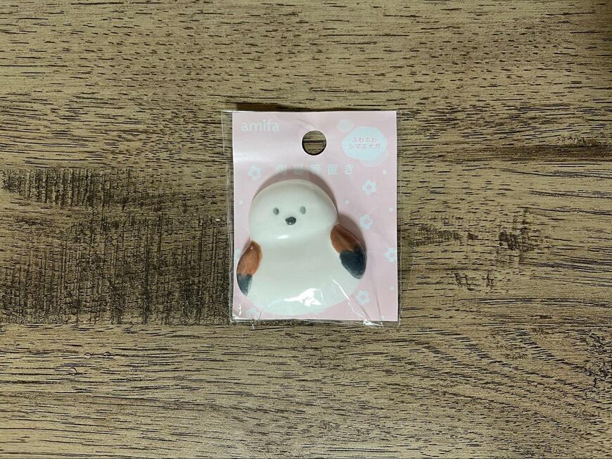 キャンドゥ、陶器箸置き ふわふわシマエナガ画像