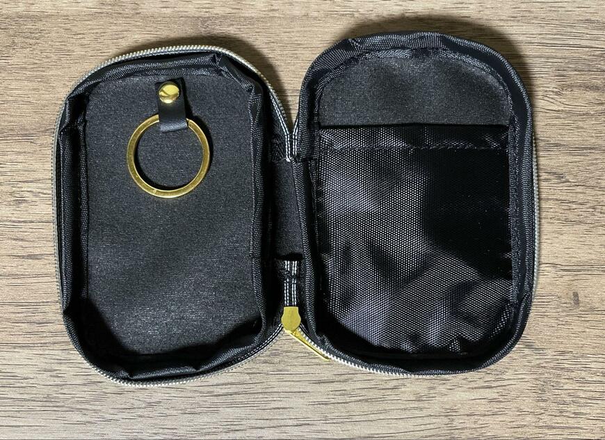 セリア、SJI-13426 キーケース ファスナー 内ポケット付 シンプルユース