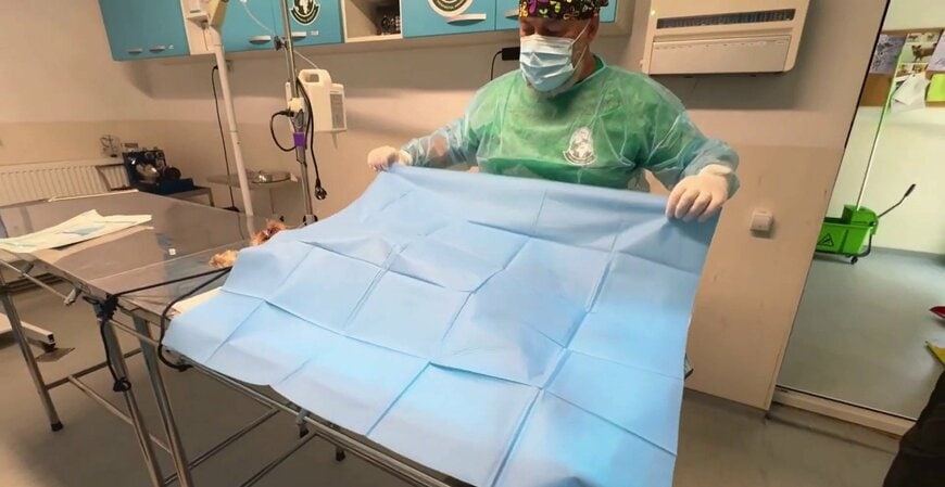 手術用の準備が進められる様子