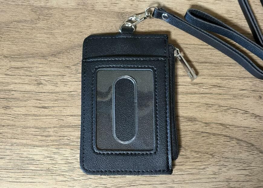 ダイソー、レザー調 小銭入れ付パスケースの画像