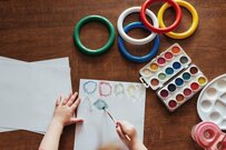 4歳の娘が描いた母親の似顔絵を残したい…「意外な形で生まれ変わった姿」に2.8万いいね