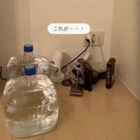 【賃貸DIY】ごちゃつく配線コードを「収納BOX」でお洒落に隠す！水の替えボトルもスッキリ片付く