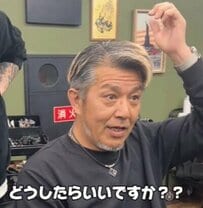 【イケオジ】髪を伸ばしたい男性　サングラスが似合うダンディヘアに変身した姿がクール