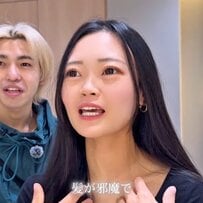 【大変身】「髪が邪魔で」娘の抱っこに追われる美人ママ　自慢の髪を潔くバッサリ！本人も思わずびっくり