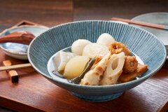 【70歳代前半】70歳〜74歳《ふたり以上の無職世帯》ひと月の生活費はどれくらい？
