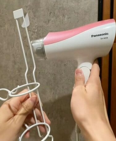 ダイソー　ドライヤー これめっちゃいいやん】腕が疲れる＆コードがシンクに入る「ドライヤー