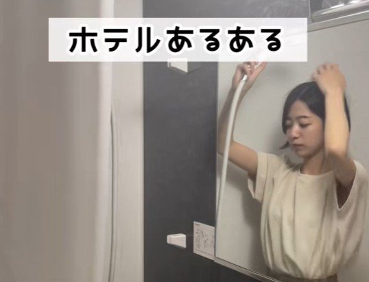 ホテルのお風呂に入る時のあるある？「これあるよね」「あちこちに置いてしまう」共感の声が続々