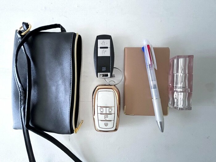 柔らかい生地なので、カギやリップなど厚みがある小物も大丈夫