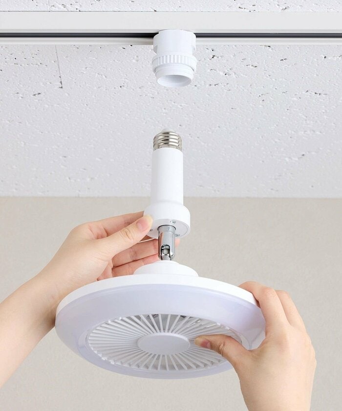 既存の電球を取り外して差し込むだけで設置が完了します