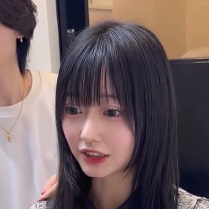 「レイヤーを入れてちょっと軽くしたい」女性でカットでイメチェン！より小顔に見える顔まわりが素敵！