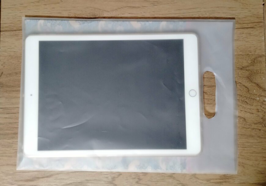 筆者撮影（セリア、フロストハンディバッグ ウィリアム・モリス）