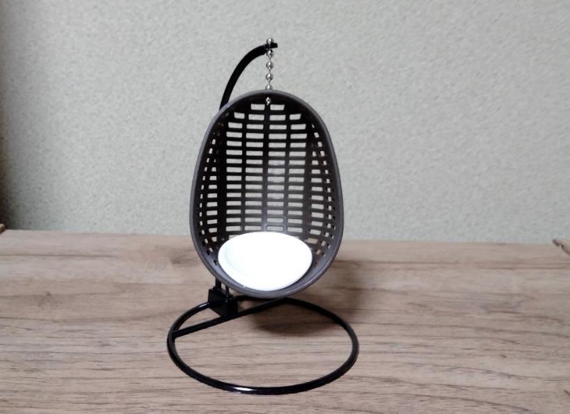 筆者撮影（セリア、ミニチュアハンギングチェア）