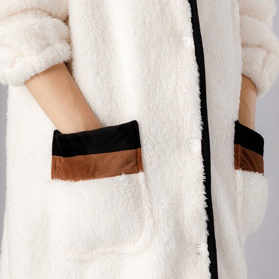 出所：ニトリ公式通販ニトリネット 【デコホーム商品】着る毛布(Nウォーム 肩のりシマエナガ KM20 105)