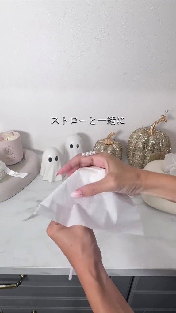ティッシュ3枚が「お化けのハロウィンガーランド」に変身！洗濯のりで固めて黒いリボンをつなぐアイディアに反響