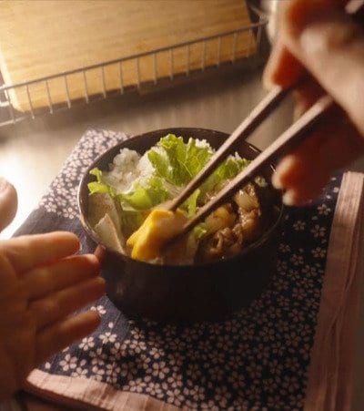 ハムとチーズがまるでケーキに…！53歳の母が子どもに作る春らしい〈愛情弁当〉が可愛すぎる