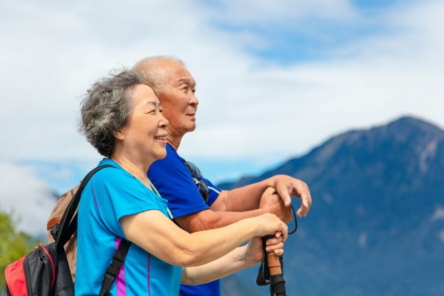 100％「年金だけで生活できる」高齢者世帯は41.7％のみ。厚生年金や国民年金は平均いくらか