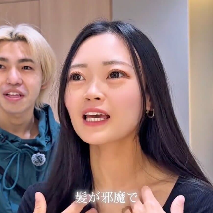 【大変身】「髪が邪魔で」娘の抱っこに追われる美人ママ　自慢の髪を潔くバッサリ！本人も思わずびっくり