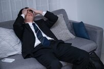 【就職氷河期世代】40～50歳代の平均年収はいくらか「正社員と正社員以外」の年収差とは