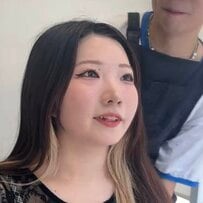 「7か月ぶりの来店」女性が“来年のブリーチ”を見据えてカラーした結果…ツヤ感が可愛い「ブルーブラック」ヘアに！