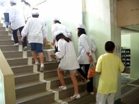 給食の味がうすい件〜塩持参の中学生はルール破り？