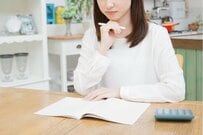 専業主婦世帯の「年収1000万円」は手取りが少ない？共働き世帯と比較