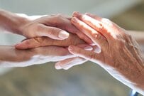 【年金生活者支援給付金】申請しないともらえないって本当？対象者とは