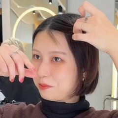 【大変身】「抜け毛を経て生えてきた短すぎる前髪」に悩む女性がハンサムショートで大胆イメチェン！アフターに「良いです」と晴れやかな笑顔