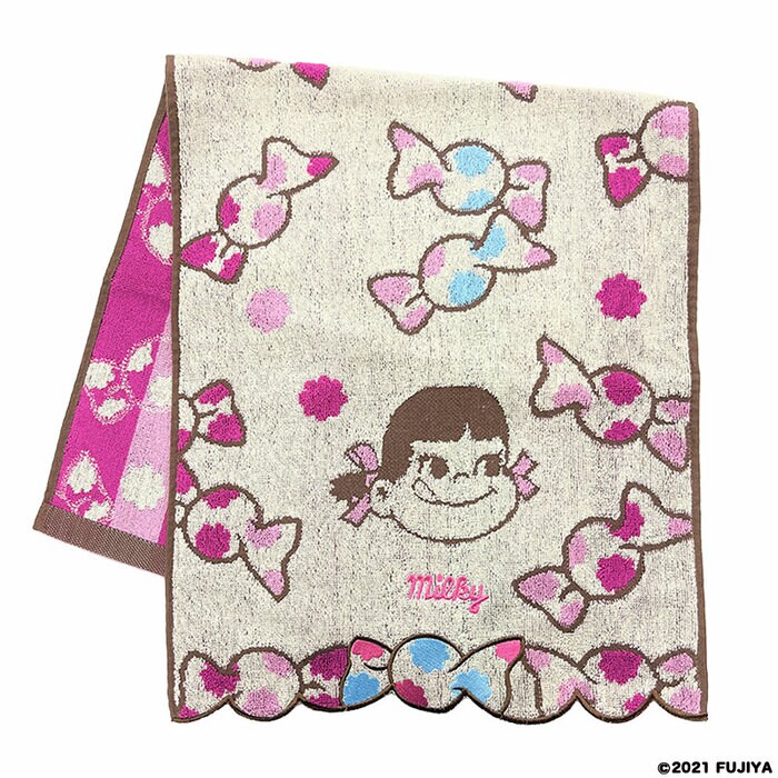 ミルキーのキャンディをかたどったスカラップ刺繍が可愛らしいフェイスタオル