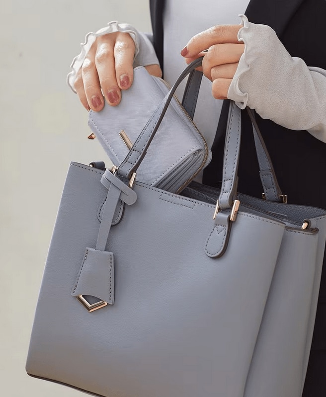 サイズがコンパクトなので、小さいバッグに入れて使う際も便利！