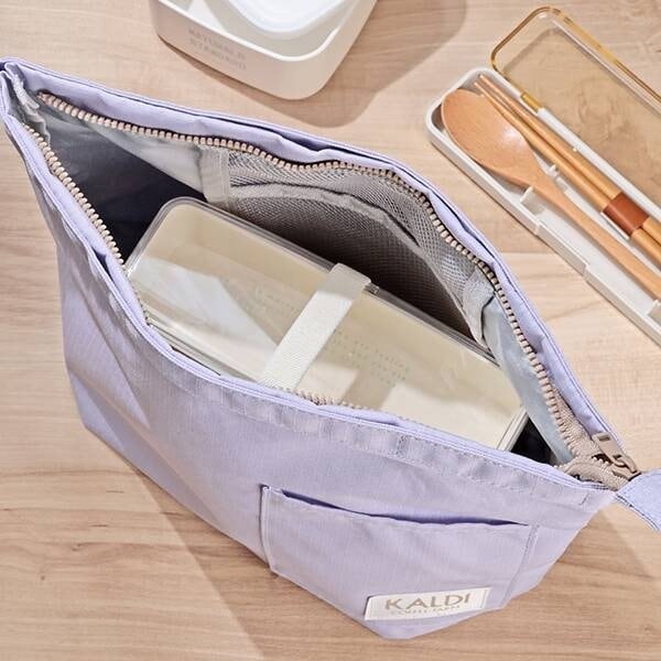 サイズは横31cm、縦22cm、マチ12cm