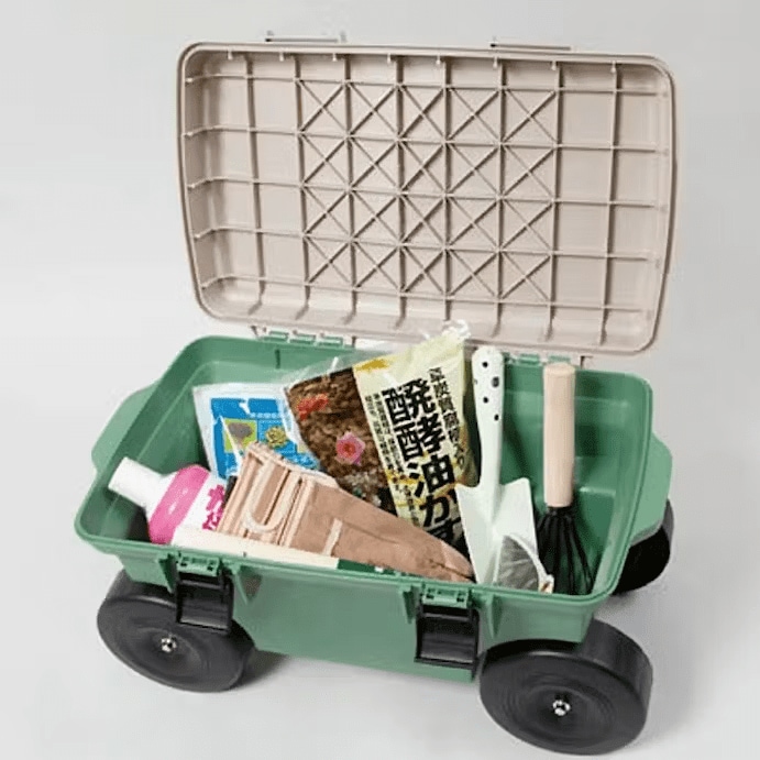 腰を掛けたまま移動できるので、長時間の作業がグッとラクに！