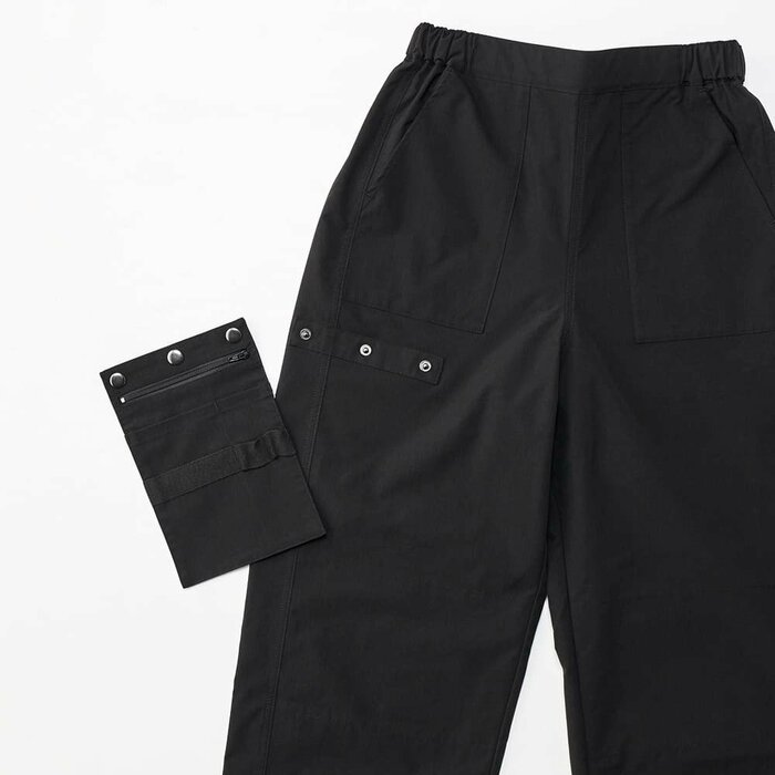 付属のムービングポケットはスナップボタンで取り外しが可能