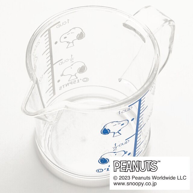 狙ったところに注ぎやすい注ぎ口や持ちやすい大きな持ち手