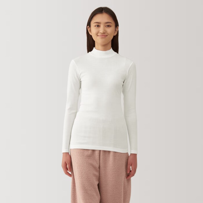 吸湿発熱性のある生地を使用した、綿100％のインナー