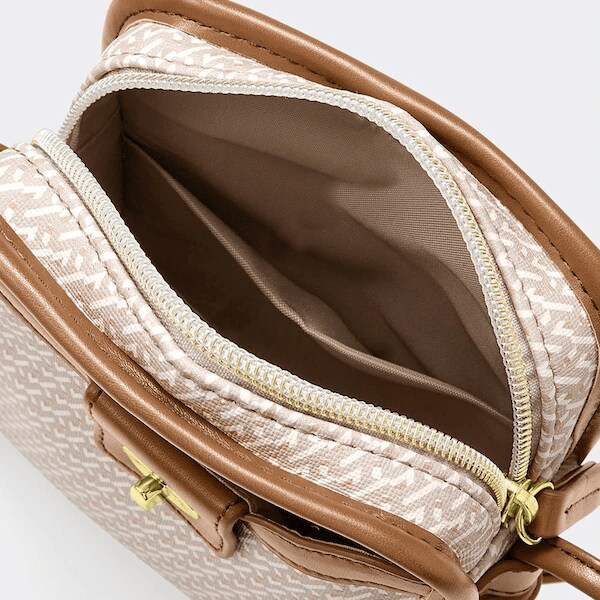 出所：GU公式ファッション通販サイト ジオメトリックミニポーチ