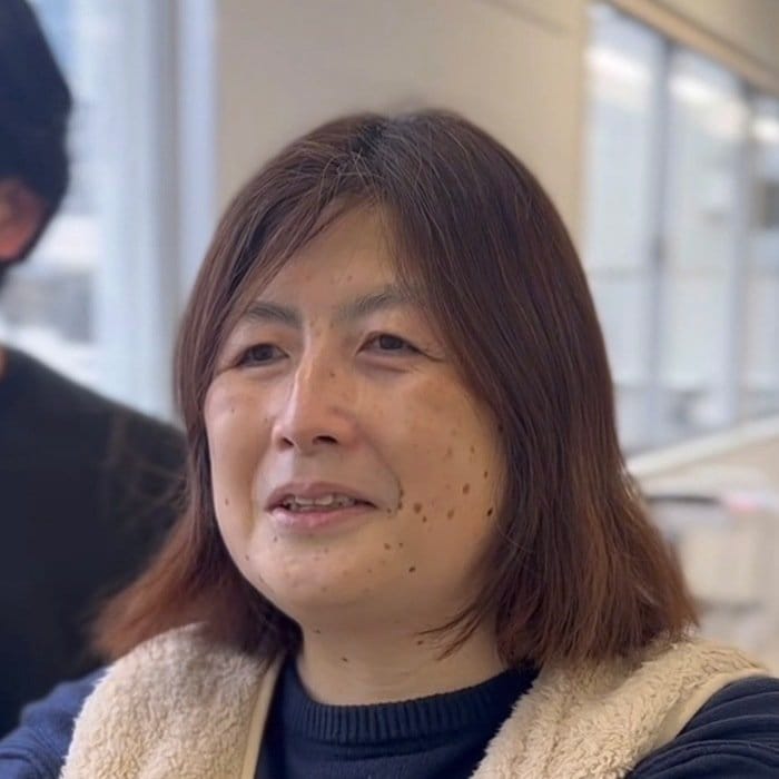 長年〈ミディアムヘア〉だった女性→プロにお任せカットしたら……〈丸みショート〉で大変身「とっても素敵です」の声