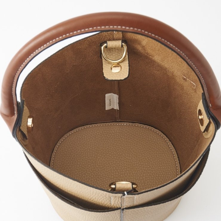 出所：しまむら　ポケット付き変形バッグ（yumi）