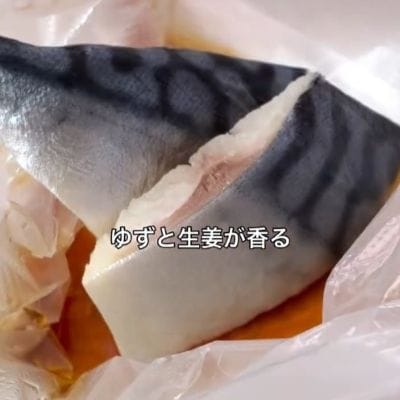 息子さんに作る、パリッと香ばしく焼いた「柚子＆生姜の鯖のさっぱり焼き」がメインのお弁当　ハムたまごやブロッコリーの胡麻和えなどの副菜もおいしそう