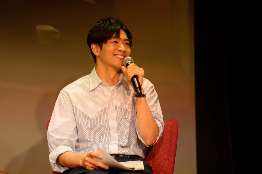 出所：株式会社J-WAVE「松下洸平のラジオ番組『DK SELECT WEEKEND LIVING』初の公開収録を開催！ リスナーと超至近距離のやり取りにとびきりの笑顔【オフィシャルレポート】」