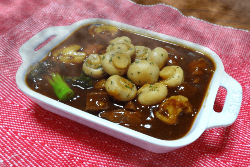                                           あぶりバターシャンピニオンのグラーシュ（出所：横浜赤レンガ倉庫）