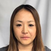 「これがわたし？？」アラフォーママが大人ギャルに！？強めメイク＆カラコンで大変身した姿が話題