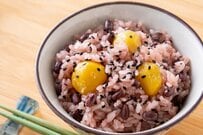 65歳以上リタイア世帯「平均貯蓄額・生活費・年金月額」とは【在職老齢年金】支給停止調整額が2026年度から62万円へ