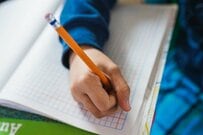 「小高い“おか”に登る」小4子供の宿題テキスト　思わず困惑してしまう「漢字問題」の正解が話題