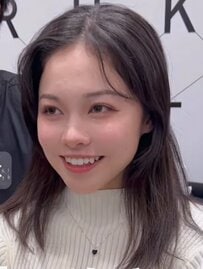 くせ毛に悩む女性が、縮毛矯正でナチュラル美人に変身！