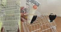 【100均DIY】ダイソーのワイヤーバスケットで散らかった玩具が一瞬で片付く「収納ワゴン」が完成