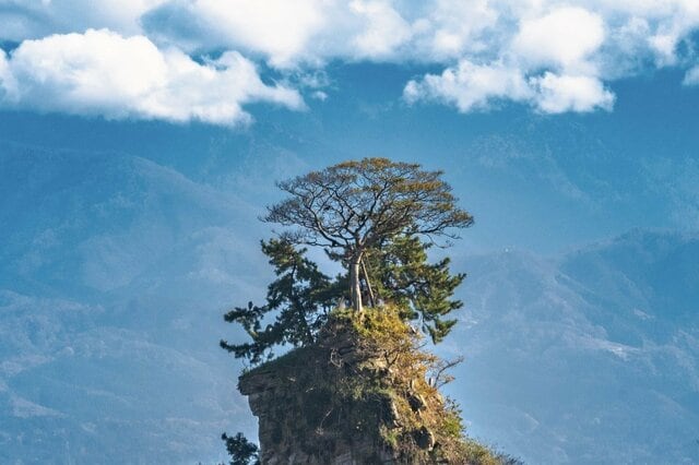 【富山県】雨晴海岸から撮影された立山連峰が「奇跡の1枚」だとSNSで話題