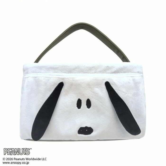 スヌーピーの顔のデザインの、ポリエステル素材1969円のモデル