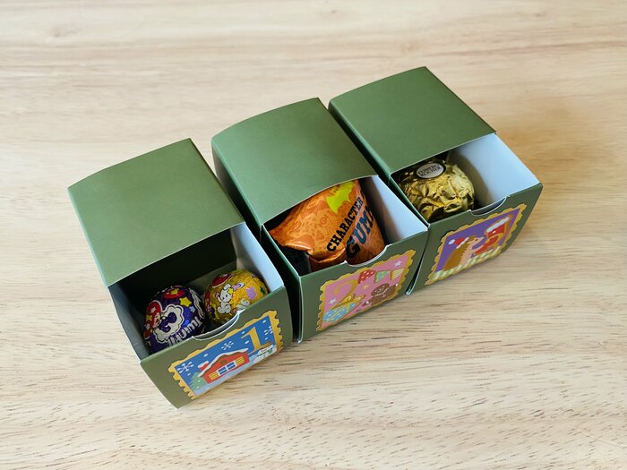 ボックスにお菓子を入れてみました